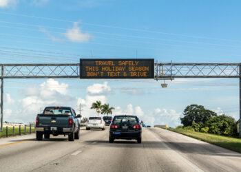 Dynamic message signs electrical standards road safety © TasFoto | Dreamstime.com