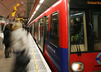 London Docklands driverless automated light rail © Anizza | Dreamstime.com