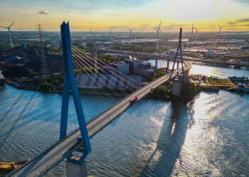 Hamburg port Beatles bridge © Wirestock | Dreamstime.com