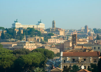 Roma Vespa traffic sustainable © Javarman | Dreamstime.com