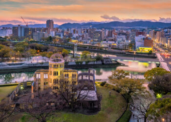 Hiroshima bus transit app planning © F11photo | Dreamstime.com