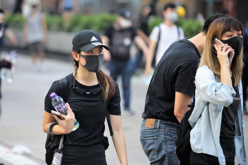 Singapore is issuing masks to protect taxi drivers and their passengers (© Mwphoto55 | Dreamstime.com) Singapore is issuing masks to protect taxi drivers and their passengers (© Mwphoto55 | Dreamstime.com)