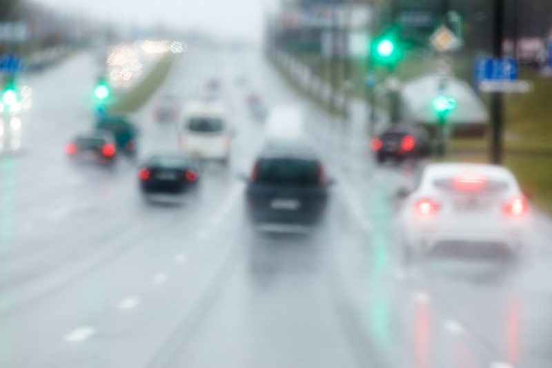Alerts can warn drivers of adverse road conditions (© Mrtwister | Dreamstime.com) emergency vehicle connected V2X emergency © Mrtwister | Dreamstime.com